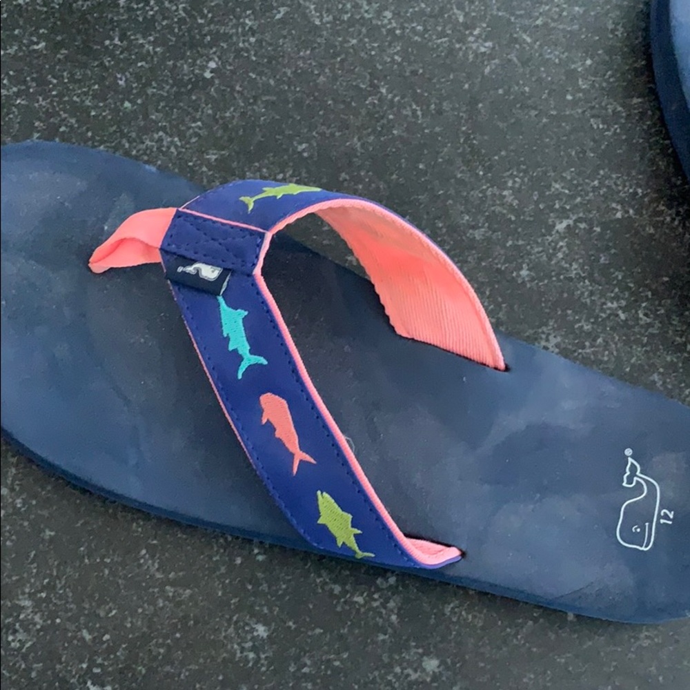 Vineyard vine flip flop